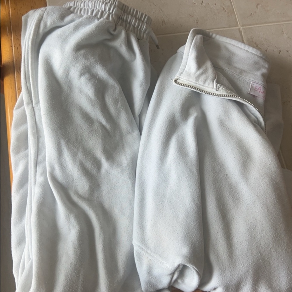 Pink Lily Women's White Sweatpants
